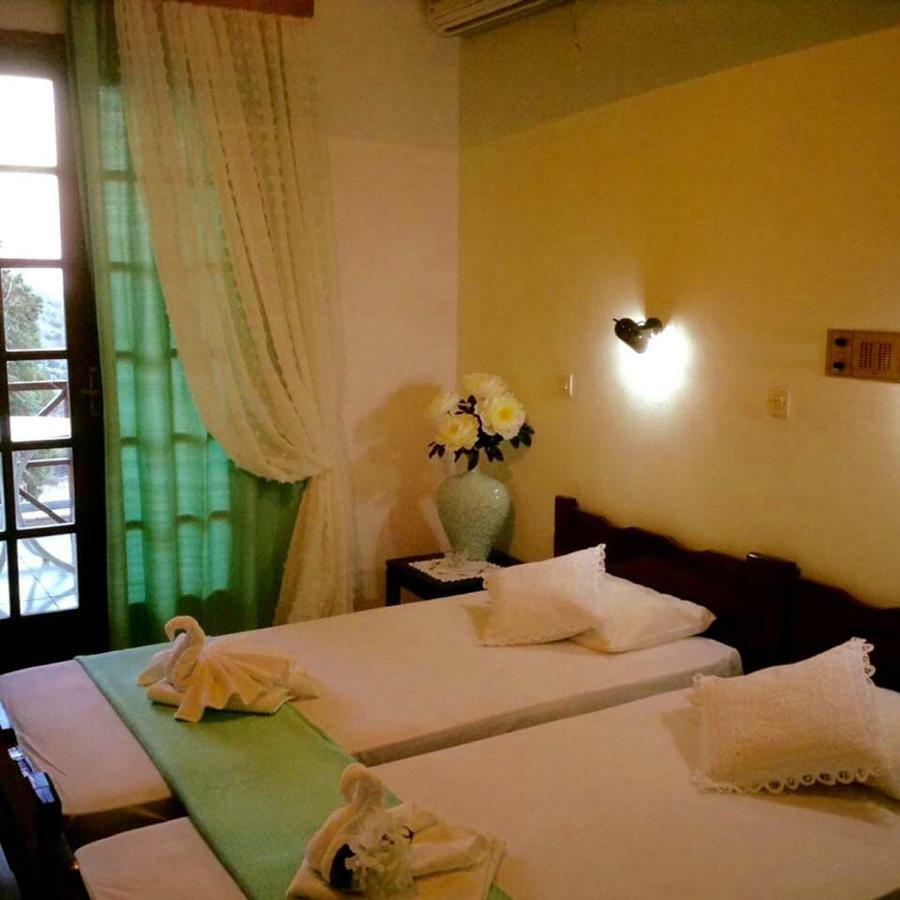 Saint George Hotel Rodhákinon Buitenkant foto